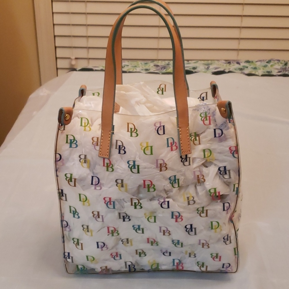 Donney and Bourke clear lunch tote